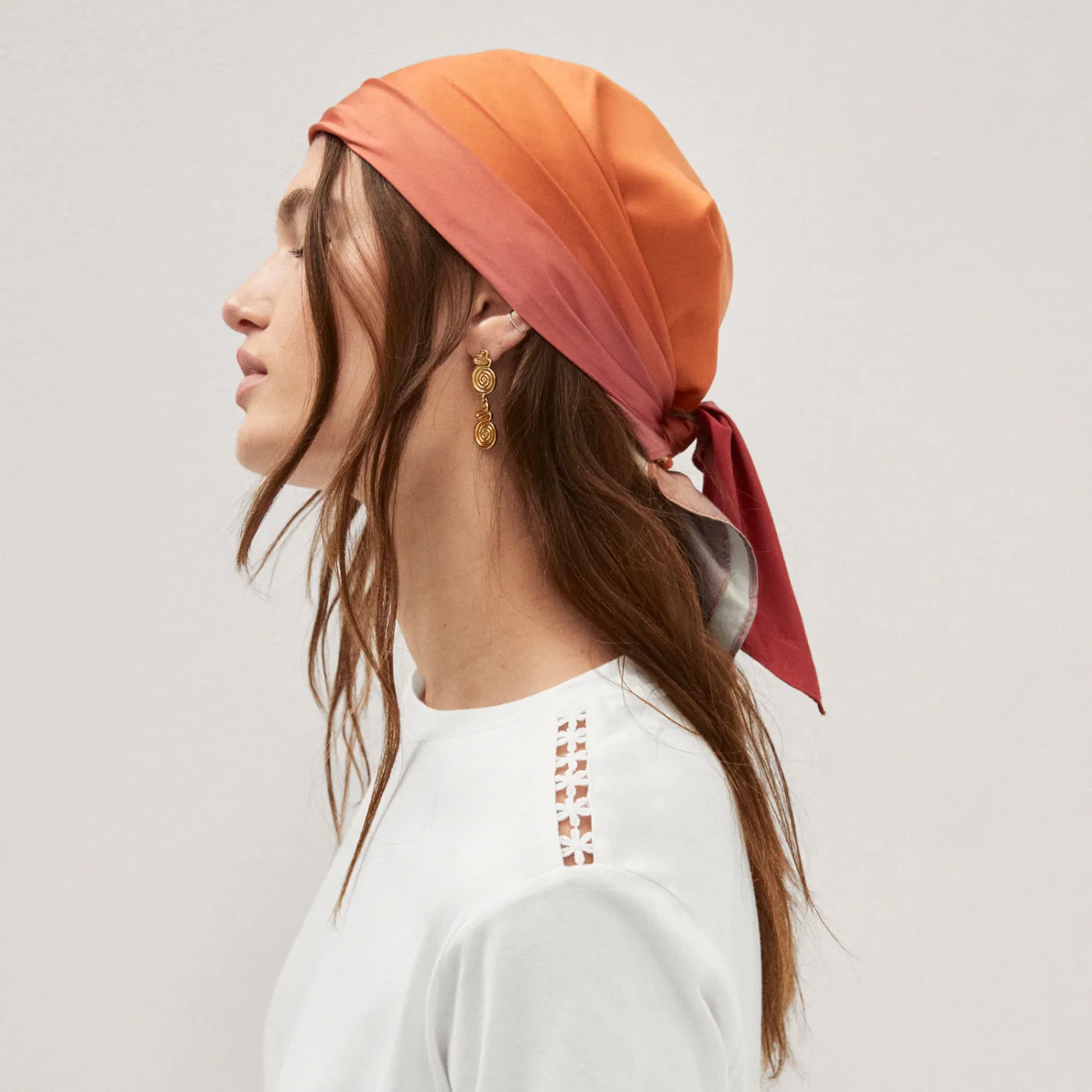 Embroidered White Cotton T-Shirt - 画像 (3)