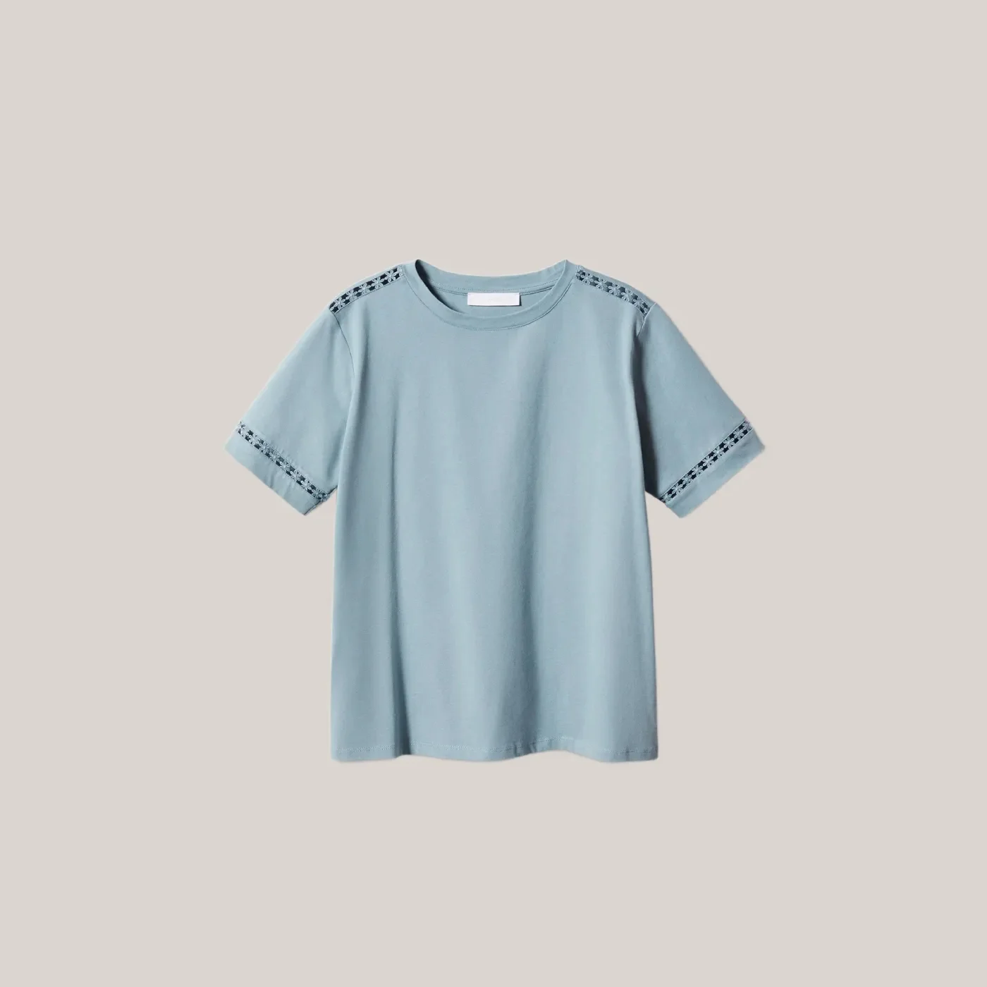 Embroidered Accent T-Shirt - 画像 (4)