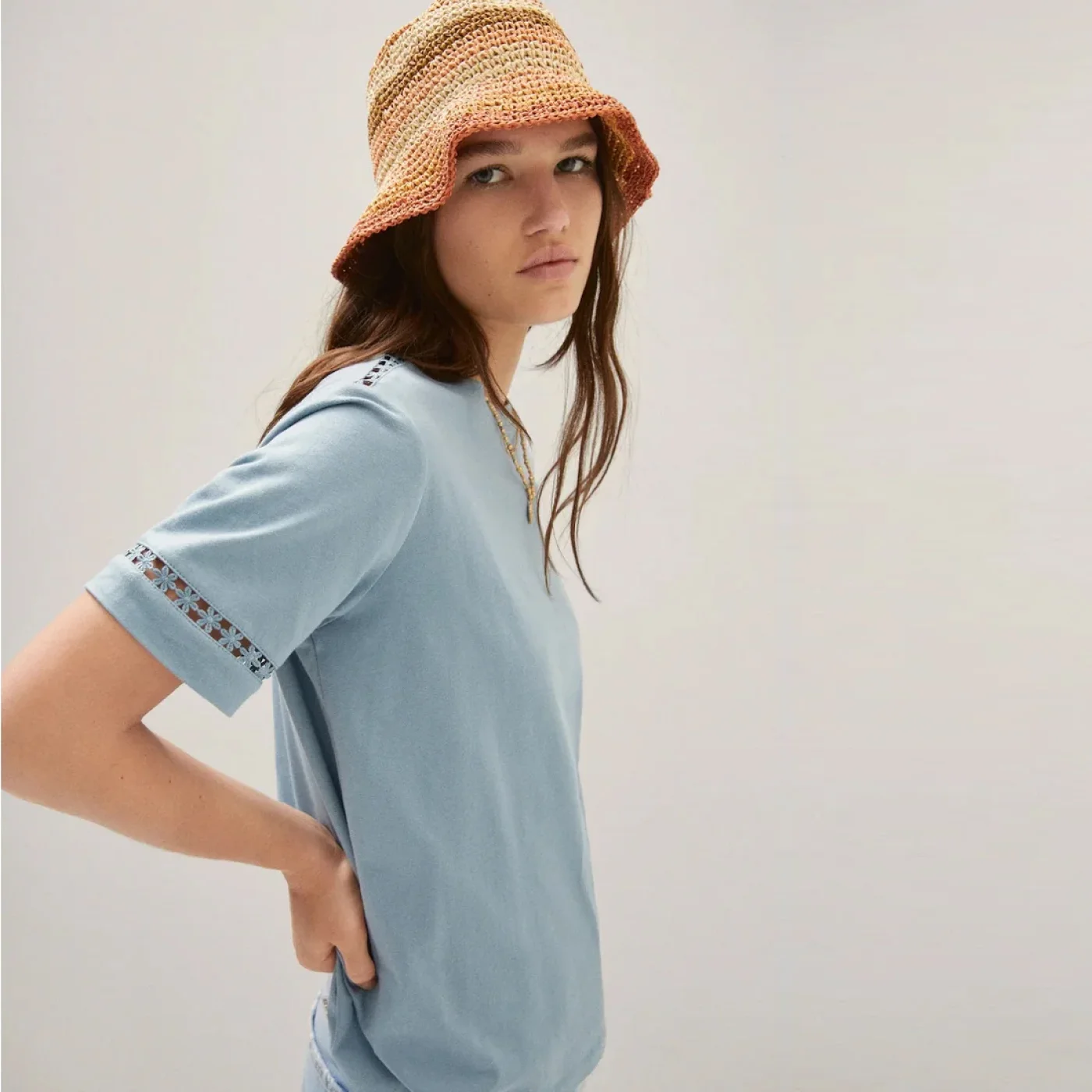 Embroidered Accent T-Shirt - 画像 (3)